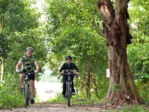 FULL-DAY RED RIVER BIKING TOUR